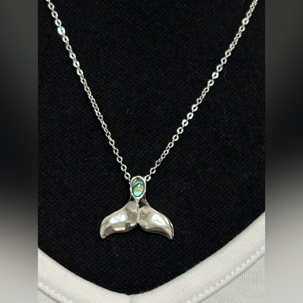 Silver Plated Whale Tail Pendant Necklace NWT